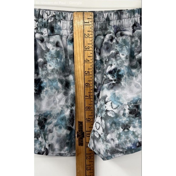 Lululemon Hotty Hot Low Rise Lined Shorts Women's 8Reg Camo - Picture 8 of 8